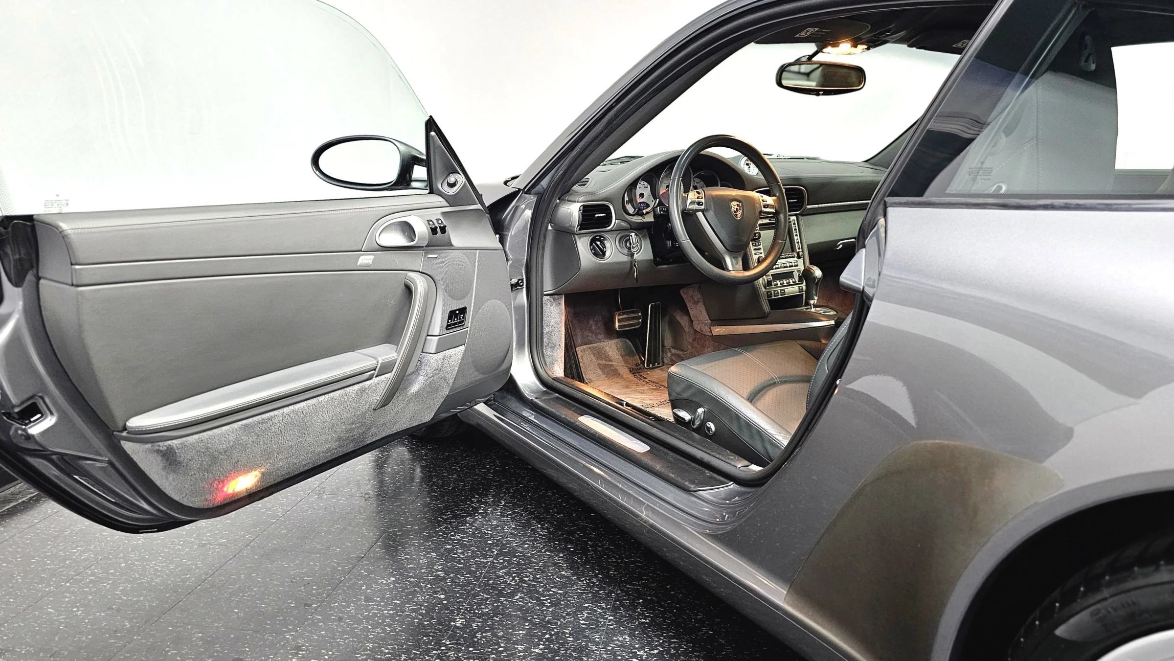 Used 2007 Porsche 911 Carrera S RWD image 5