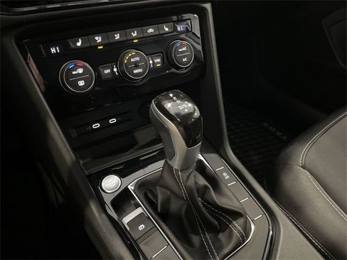 Used 2024 Volkswagen Taos SE image 20