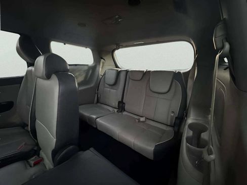 Used 2016 Kia Sedona EX image 11