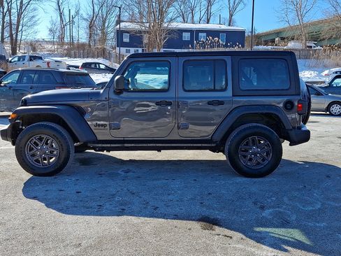 Used 2024 Jeep Wrangler Sport S image 7