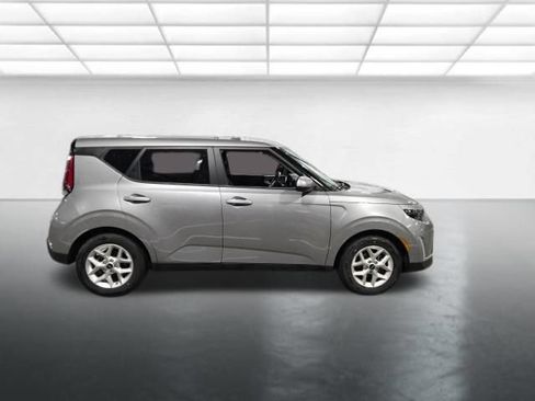 Used 2024 Kia Soul LX w/ Option Group 015 FWD image 3