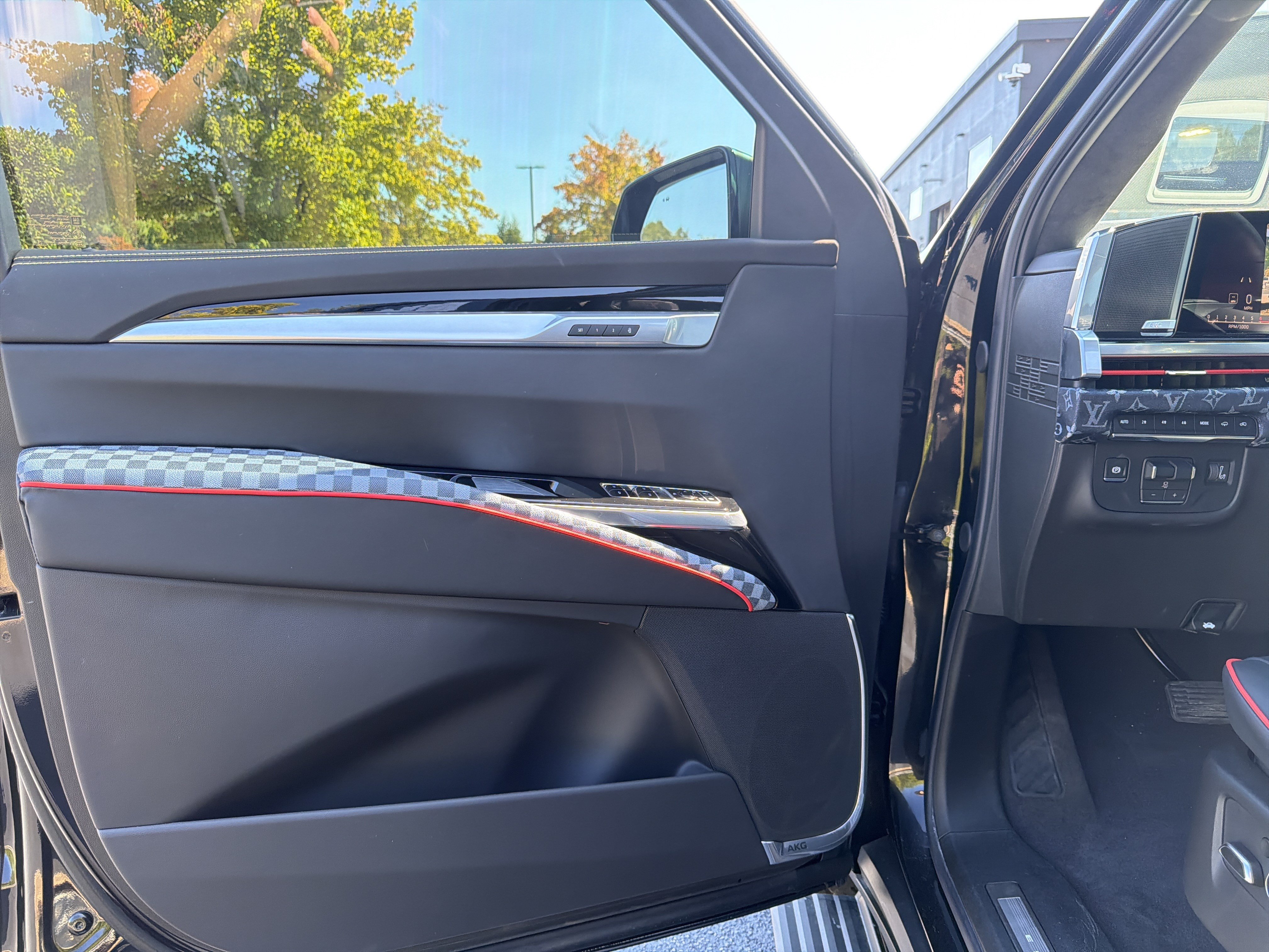 Used 2026 Cadillac Escalade Platinum Sport w/ LPO, ONYX Package AWD/4WD image 26
