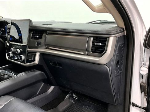 Used 2023 Ford Expedition XLT image 19
