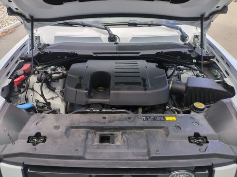 Used 2024 Land Rover Defender 110 X-Dynamic SE image 32