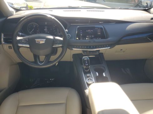 Used 2023 Cadillac XT4 Luxury w/ Cold Weather Package image 10