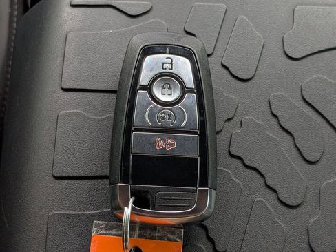 Used 2025 Ford Bronco Badlands image 30