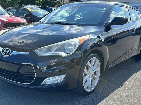 Used 2013 Hyundai Veloster w/ Style Pkg FWD image 2