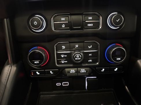 Certified 2024 Chevrolet Suburban Z71 w/ Luxury Package image 21