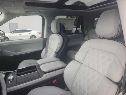 New 2026 Lincoln Navigator Black Label w/ Black Label Special Edition AWD/4WD image 14
