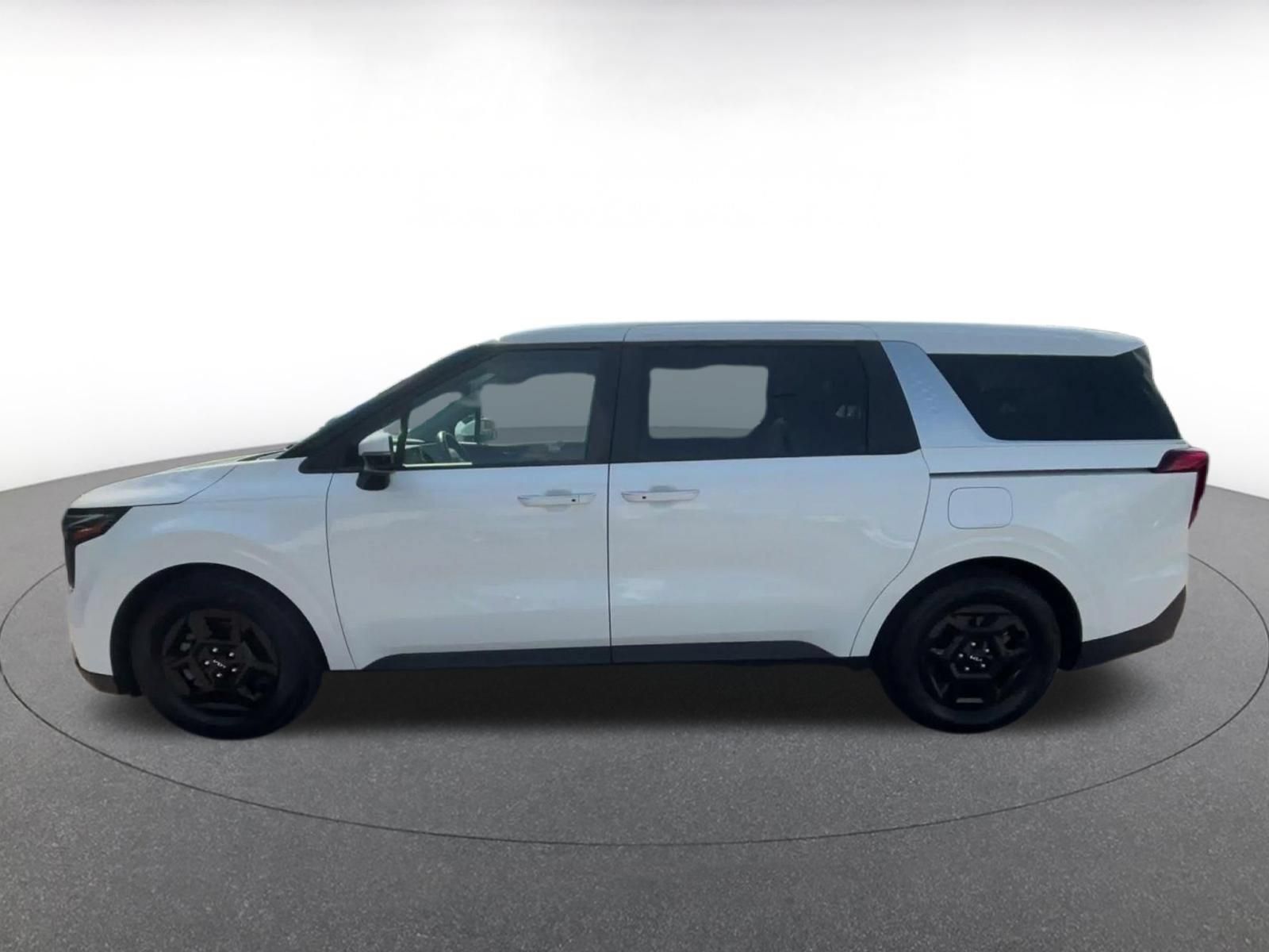 Used 2026 Kia Carnival FWD image 8