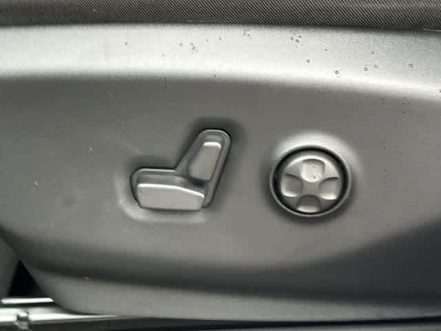 Used 2026 Chrysler Pacifica Select FWD image 15