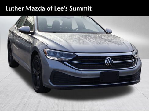 Used 2024 Volkswagen Jetta SE w/ Panoramic Sunroof Package image 1