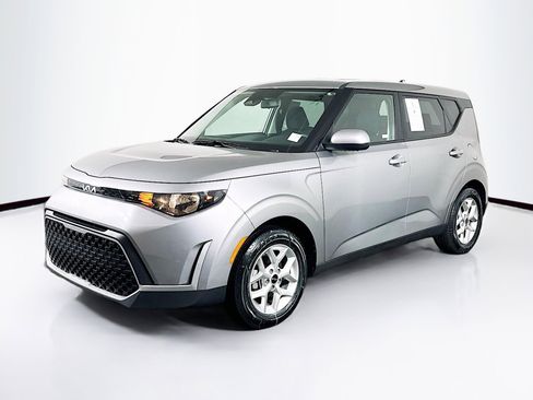 Used 2025 Kia Soul LX w/ LX Technology Package image 3