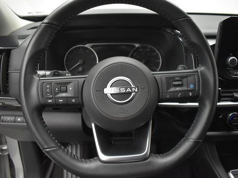 Used 2025 Nissan Pathfinder SV AWD/4WD image 16