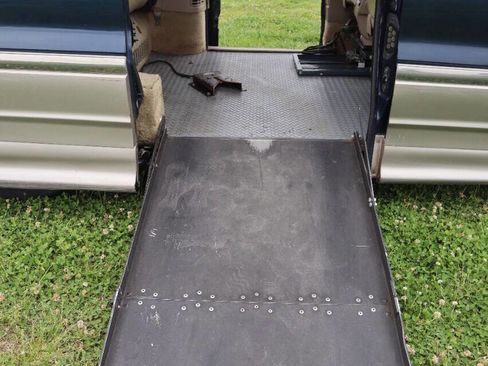 Used 2002 Ford Windstar SEL FWD image 25