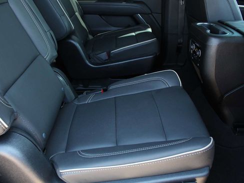 Used 2023 Chevrolet Tahoe Premier AWD/4WD image 29