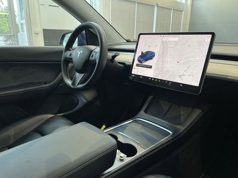 Used 2021 Tesla Model Y Long Range AWD/4WD image 33