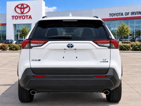 Used 2024 Toyota RAV4 LE AWD/4WD image 7