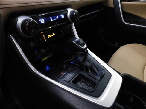 Used 2023 Toyota RAV4 Limited image 32