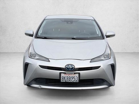 Used 2019 Toyota Prius L Eco image 2