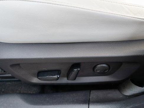 Used 2023 Mitsubishi Outlander 4WD Plug-In Hybrid image 23