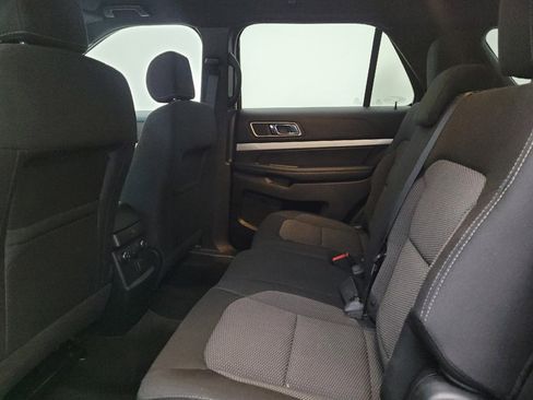 Used 2017 Ford Explorer XLT image 18