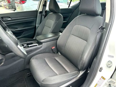 Used 2025 Nissan Altima 2.5 SV FWD image 17