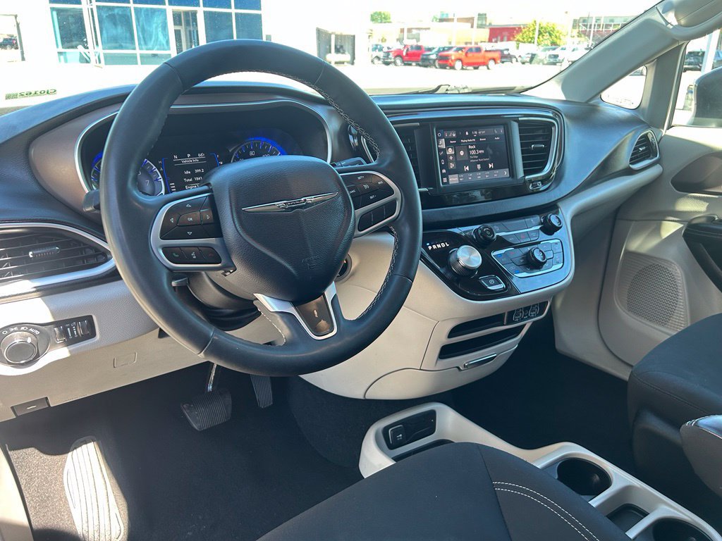 Used 2023 Chrysler Voyager LX FWD image 19