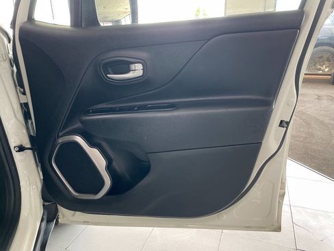 Used 2023 Jeep Renegade Latitude w/ Premium Group image 27