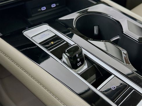 Used 2024 Volkswagen Atlas SE image 17