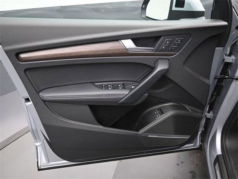 Used 2024 Audi Q5 e Premium Plus w/ Premium Plus Package image 11