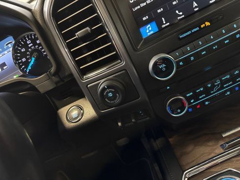 Used 2018 Ford Expedition Platinum image 27