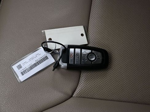 Used 2022 Ford Explorer Limited w/ Equipment Group 301A image 29