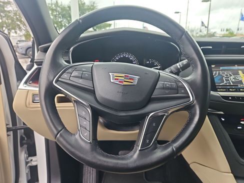 Used 2019 Cadillac XT5 Luxury image 16