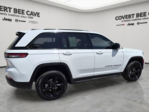 Used 2024 Jeep Grand Cherokee Limited w/ Luxury Tech Group II image 10