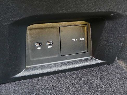 Used 2022 Volkswagen Atlas Cross Sport SEL R-Line AWD/4WD image 32