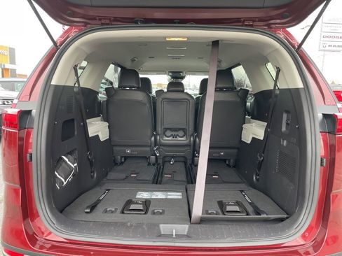 Used 2024 Kia Carnival LX image 35