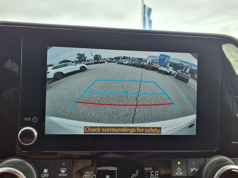 Used 2023 Toyota Highlander XLE image 22