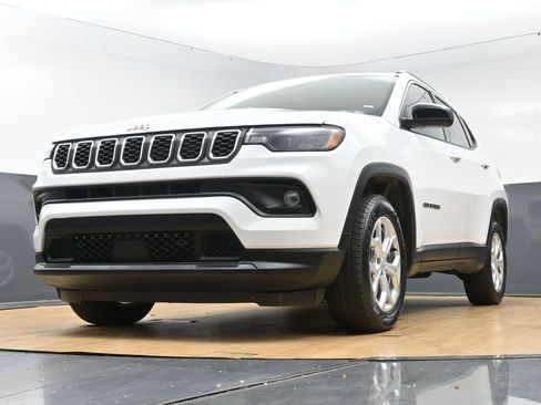 Used 2024 Jeep Compass Latitude AWD/4WD image 50