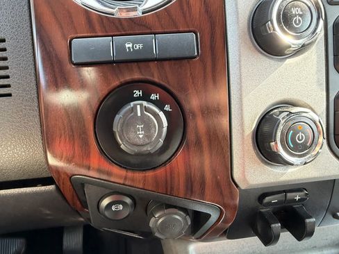 Used 2016 Ford F250 Lariat w/ Lariat Ultimate Package AWD/4WD image 19