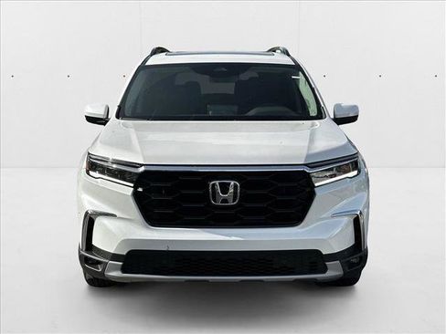 New 2025 Honda Pilot Touring image 6