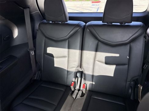 Used 2025 Cadillac XT6 Premium Luxury image 35