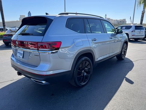 Used 2024 Volkswagen Atlas SE AWD/4WD image 10