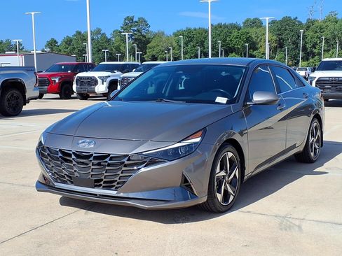 Used 2021 Hyundai Elantra Limited w/ Cargo Package FWD image 3