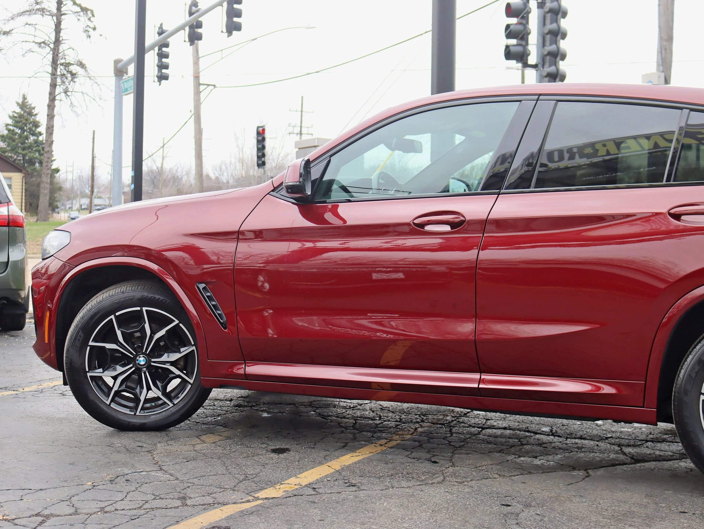 Used 2023 BMW X4 xDrive30i w/ M Sport Package AWD/4WD image 14