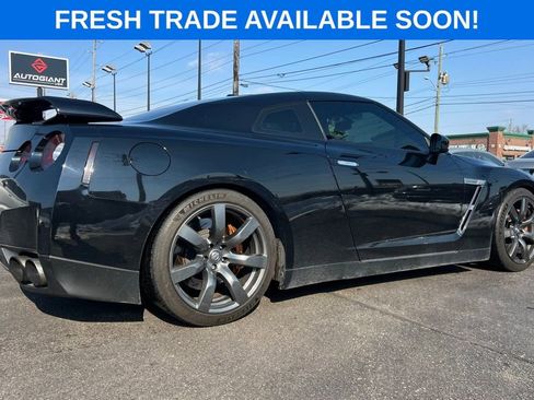 Used 2011 Nissan GT-R Premium image 8