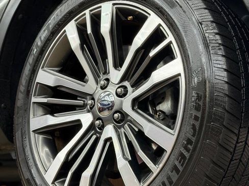 Used 2016 Ford Explorer Platinum AWD/4WD image 19