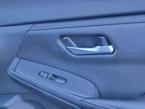 Used 2025 Nissan Sentra SV FWD image 32