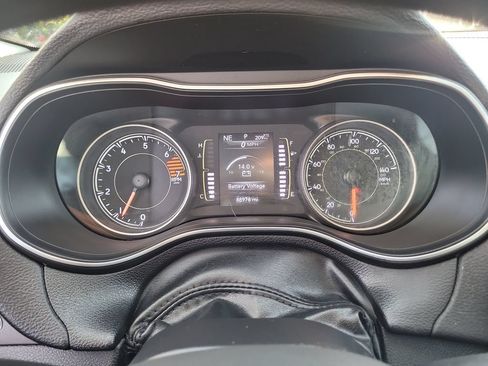 Used 2020 Jeep Cherokee Latitude AWD/4WD image 32