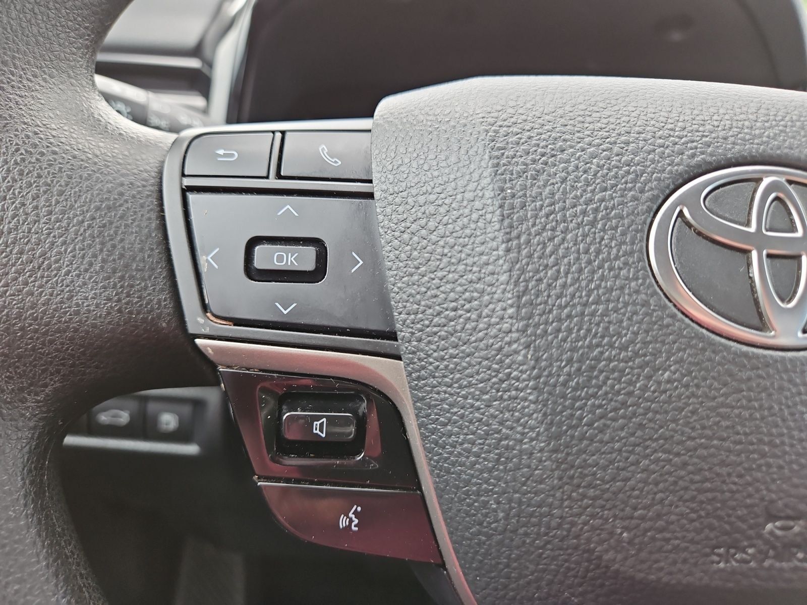 Used 2025 Toyota Camry LE FWD image 24